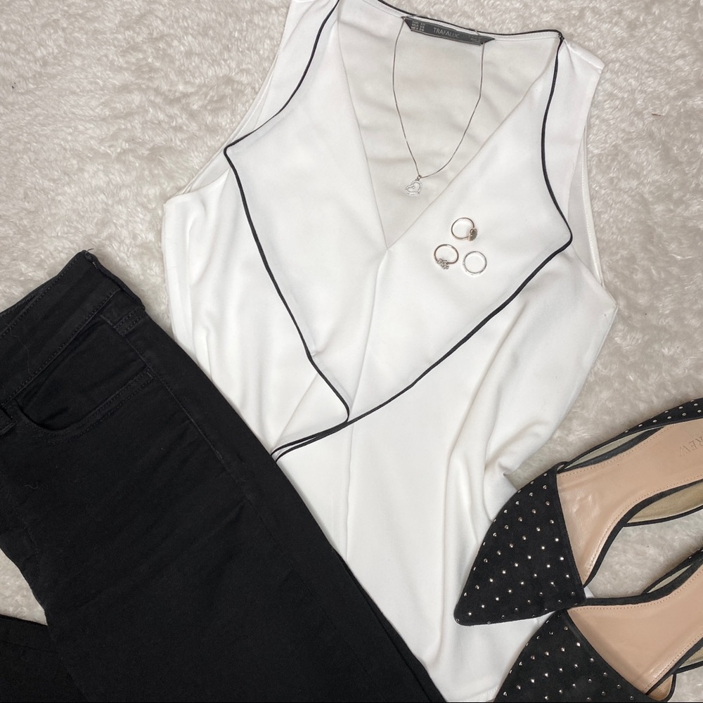 ⭐️2/$35⭐️ ZARA White V-Neck Tank Top Blouse